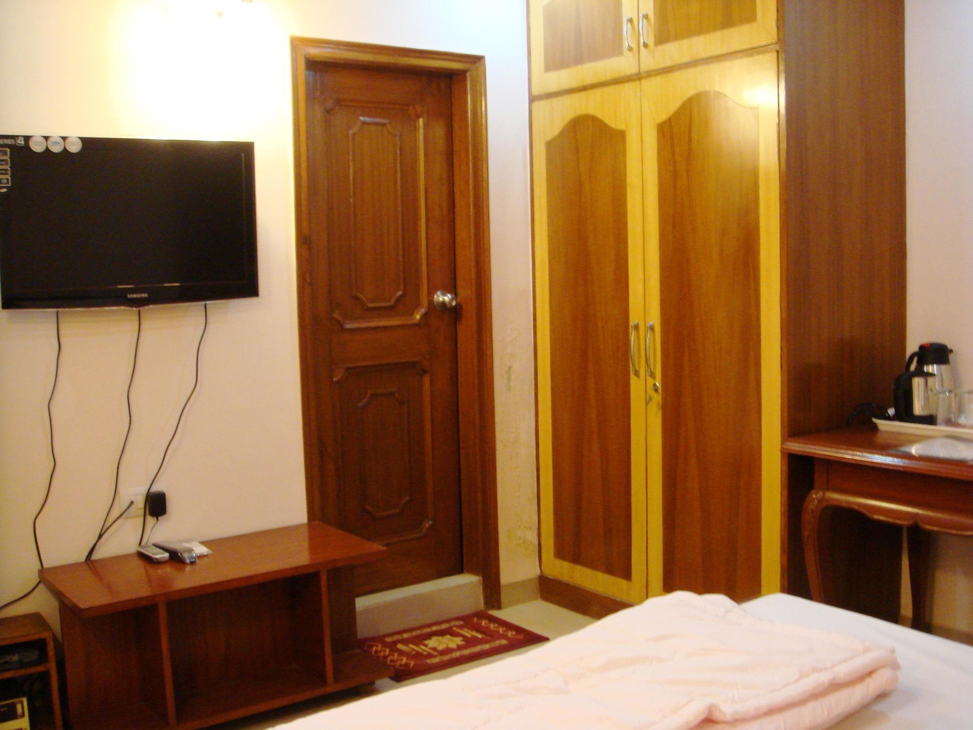 Fabhotel Kashish Residency Sector 26 Noida Bagian luar foto