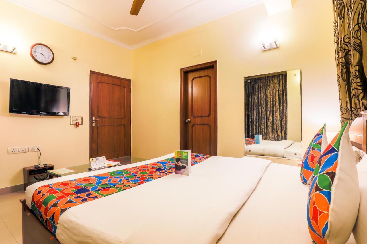 Fabhotel Kashish Residency Sector 26 Noida Bagian luar foto